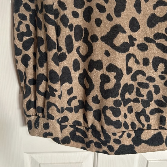 Pink Lily Leopard long sleeve - Picture 2 of 3